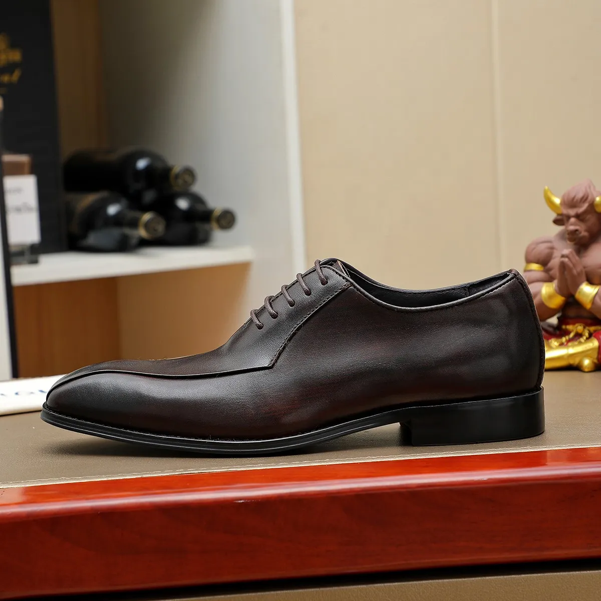 Men's shoes 💰580 💰 Louis Vuitton LV ® Autumn and Winter 🆕 models 🔛Full shoe counter First layer cowhide, 🐂Leather lined casual shoes for men, super soft outsole, essential for driving. Counter synchronization Original first layer cowhide Completely 1:1 mold customization 🌹Top version, 2 colors optional! Number: 38-45 (37.46. Customized)
